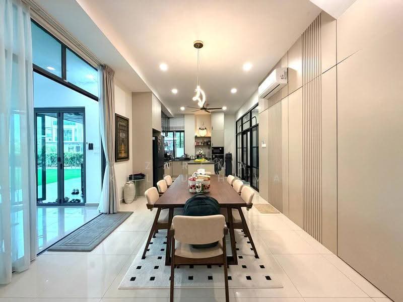 2.5-storey Terraced House for Sale in Taman Nusaputra Timur (Puchong) - Zarema Kulbuzheva - Dining Room - PropertyGuru.com.my