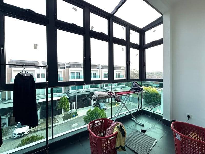 2.5-storey Terraced House for Sale in Taman Nusaputra Timur (Puchong) - Zarema Kulbuzheva - Balcony - PropertyGuru.com.my