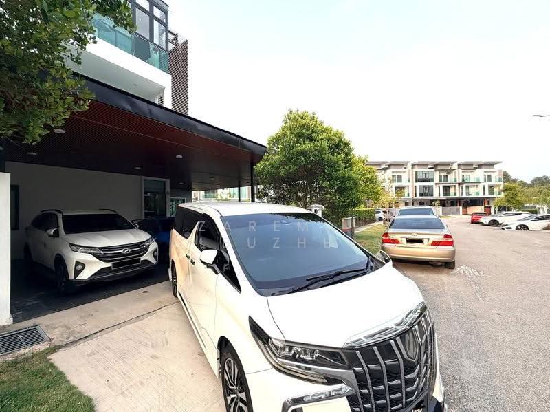 2.5-storey Terraced House for Sale in Taman Nusaputra Timur (Puchong) - Zarema Kulbuzheva - Exterior - PropertyGuru.com.my