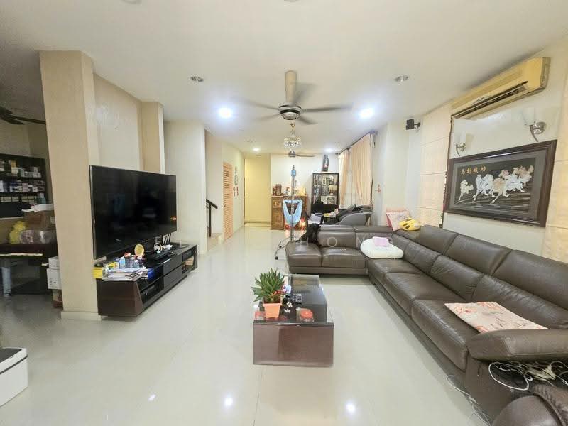 Semi-Detached House for Sale in Cheras (Selangor) - Elly Chong - Living Room - PropertyGuru.com.my