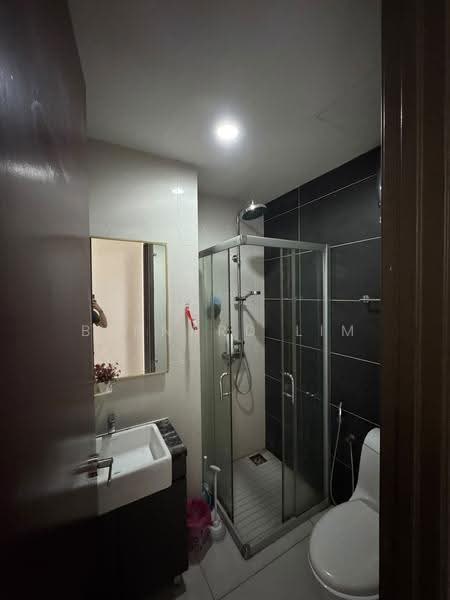 Pangsapuri untuk Disewa di Kings Bay @ Country Garden Danga Bay - Bernard Lim - Bathroom - PropertyGuru.com.my