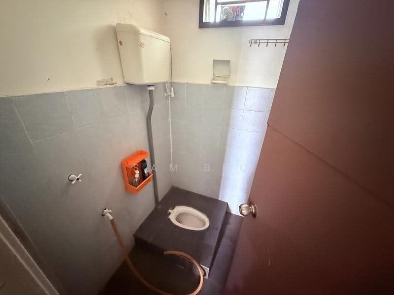 Terraced House for Sale in Taman Mengkibol (Kluang) - Sam Bro - Bathroom - PropertyGuru.com.my