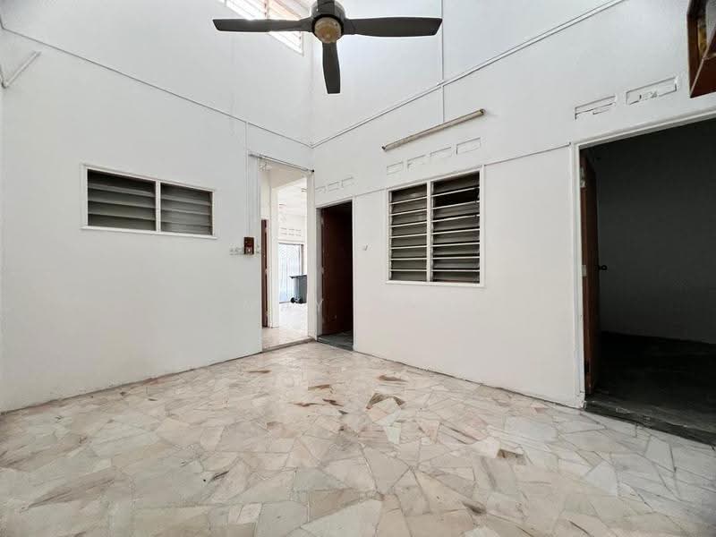 1-storey Terraced House for Sale in Taman Desa Kluang (Kluang) - May Tan - Living Room - PropertyGuru.com.my