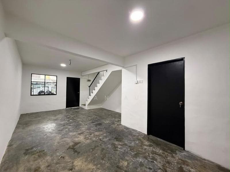 2-storey Terraced House for Sale in Taman Molek (Johor Bahru) - JAN AU - Interior - PropertyGuru.com.my