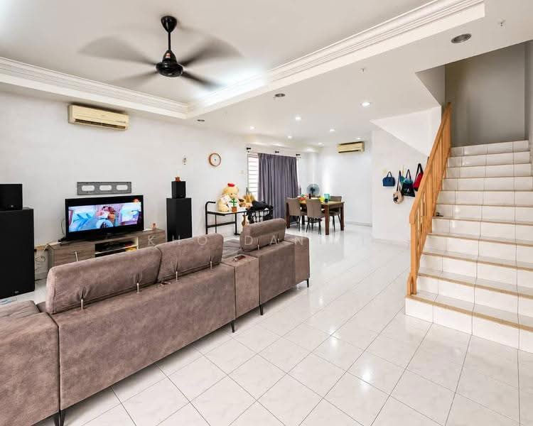 Rumah Berkembar untuk Dijual di Kota Kemuning (Shah Alam) - Kho Daniel - Living Room - PropertyGuru.com.my