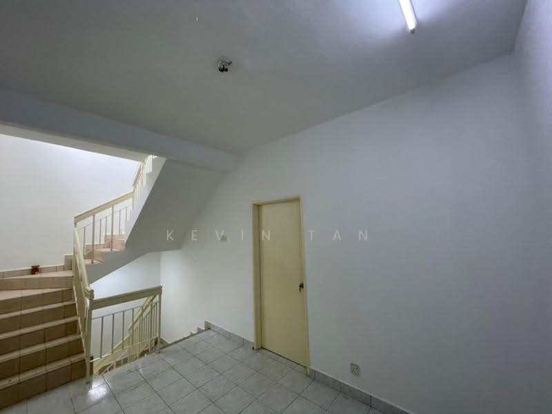 2.5-storey Terraced House for Sale in Puchong (Selangor) - Kevin Tan - Entrance - PropertyGuru.com.my