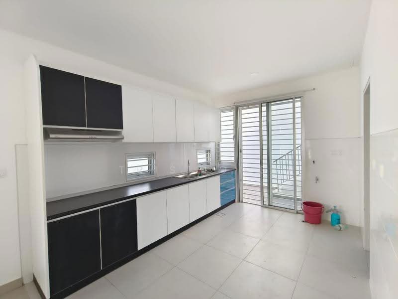 Rumah Teres 2-Tingkat untuk Disewa di Rawang (Selangor) - Tris Jong - Kitchen - PropertyGuru.com.my
