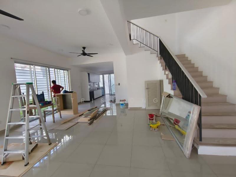 Rumah Teres 2-Tingkat untuk Disewa di Rawang (Selangor) - Tris Jong - Living Room - PropertyGuru.com.my