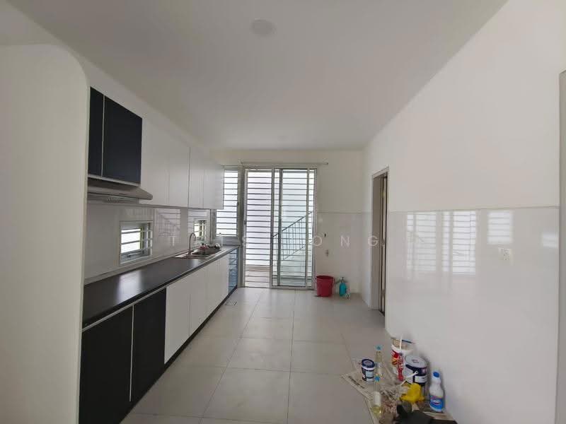 Rumah Teres 2-Tingkat untuk Disewa di Rawang (Selangor) - Tris Jong - Kitchen - PropertyGuru.com.my