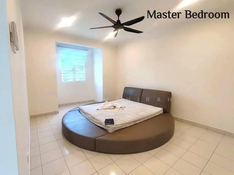 2.5-storey Terraced House for Sale in Taman Puncak Saujana (Kajang) - Aimi Mahirah - Master Bedroom - PropertyGuru.com.my