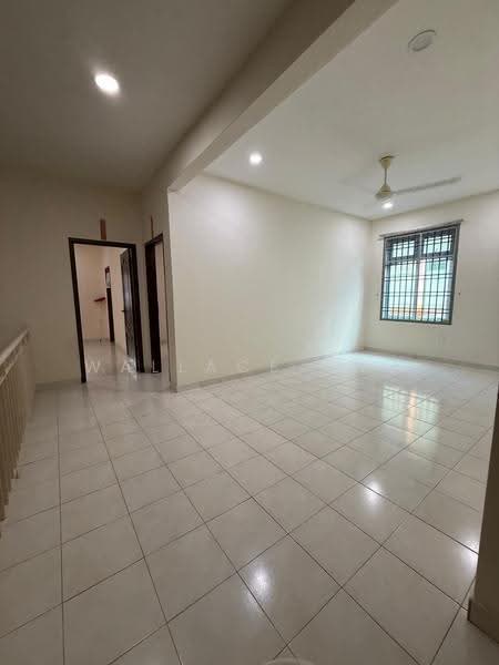 Rumah Teres 2-Tingkat untuk Disewa di Bandar Putra Kulai (Kulai) - Wallace Ang - Living Room - PropertyGuru.com.my