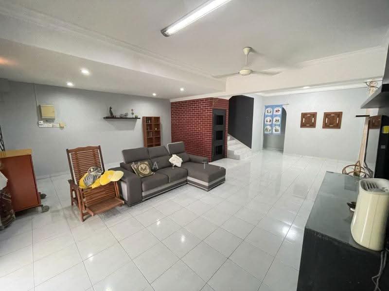 Rumah Teres 2-Tingkat untuk Dijual di Taman Sri Kluang (Kluang) - May Tan - Living Room - PropertyGuru.com.my