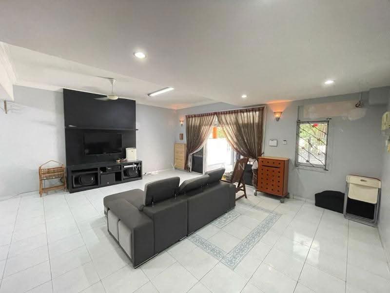 Rumah Teres 2-Tingkat untuk Dijual di Taman Sri Kluang (Kluang) - May Tan - Living Room - PropertyGuru.com.my