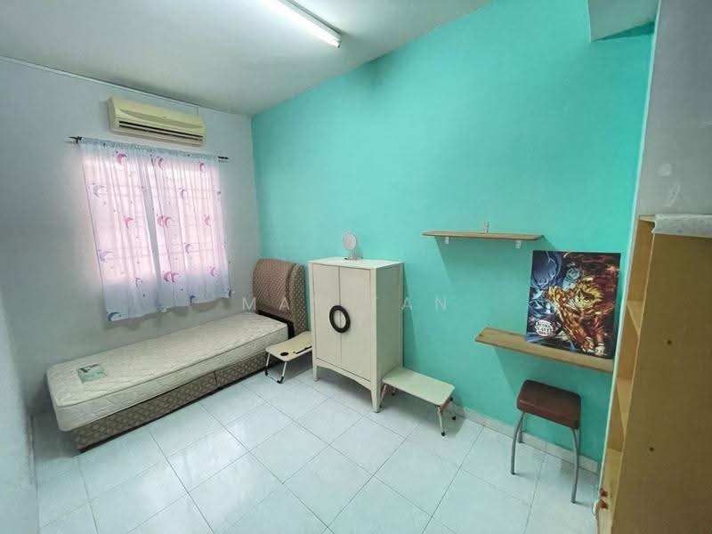 Rumah Teres 2-Tingkat untuk Dijual di Taman Sri Kluang (Kluang) - May Tan - Bedroom - PropertyGuru.com.my
