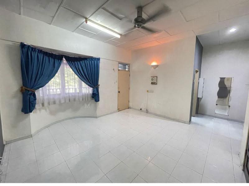 Rumah Teres 2-Tingkat untuk Dijual di Taman Sri Kluang (Kluang) - May Tan - Living Room - PropertyGuru.com.my