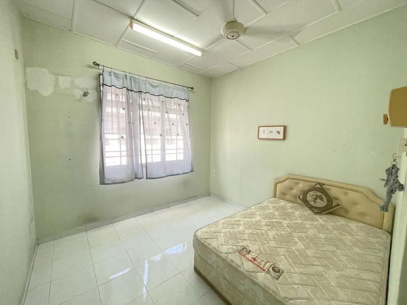 Rumah Teres 2-Tingkat untuk Dijual di Taman Sri Kluang (Kluang) - May Tan - Bedroom - PropertyGuru.com.my