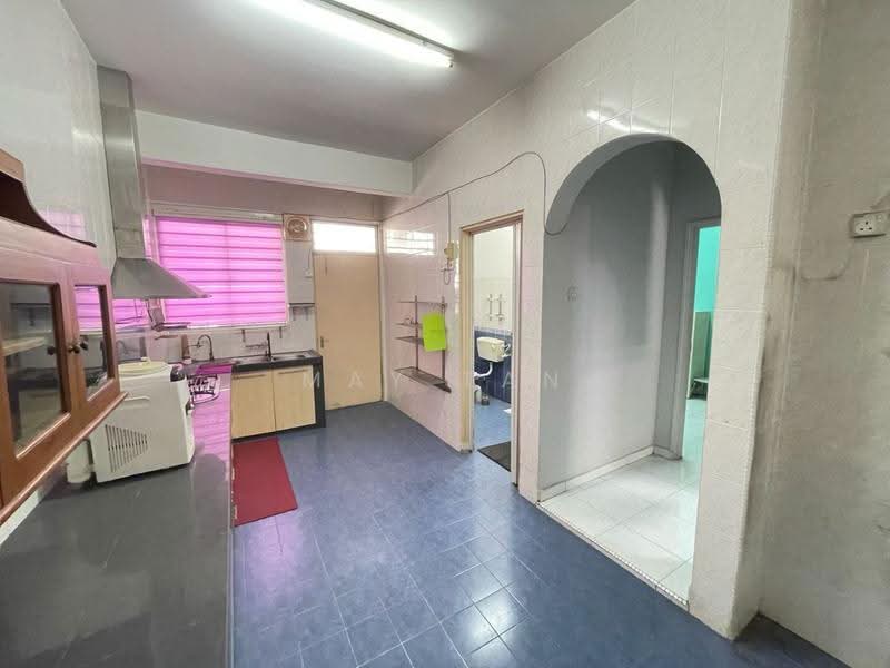 Rumah Teres 2-Tingkat untuk Dijual di Taman Sri Kluang (Kluang) - May Tan - Kitchen - PropertyGuru.com.my