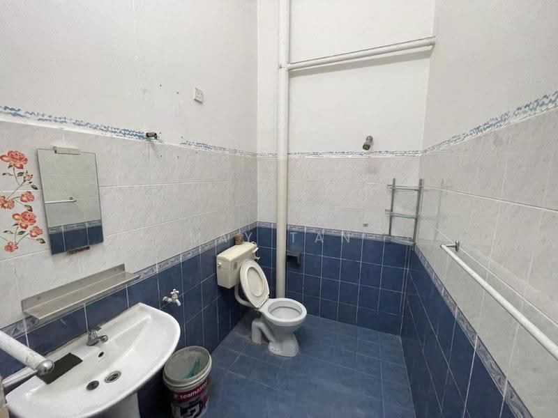 Rumah Teres 2-Tingkat untuk Dijual di Taman Sri Kluang (Kluang) - May Tan - Bathroom - PropertyGuru.com.my