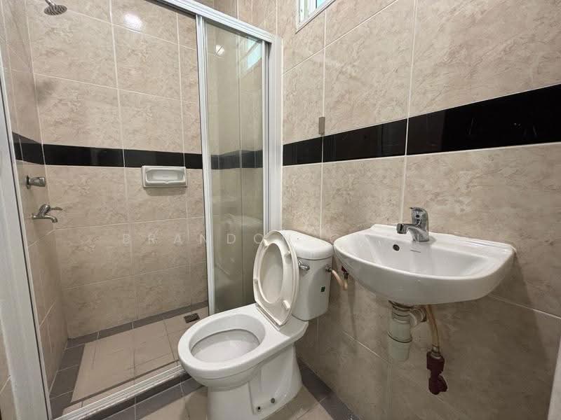 Rumah Berkembar untuk Disewa di Kota Kinabalu (Sabah) - Brandon Chan - Bathroom - PropertyGuru.com.my