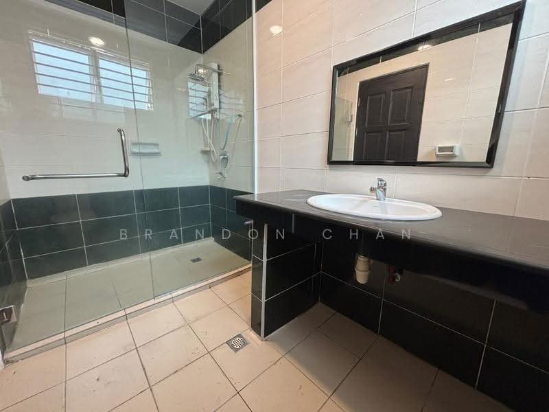 Rumah Berkembar untuk Disewa di Kota Kinabalu (Sabah) - Brandon Chan - Bathroom - PropertyGuru.com.my