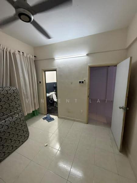 Pangsapuri untuk Disewa di Nusa Bestari Shoplot Apartment - Vincent Lai - Bathroom - PropertyGuru.com.my