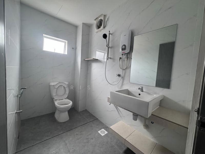 Bungalow House for Rent in Selayang Baru (Selayang) - Tris Jong - Bathroom - PropertyGuru.com.my