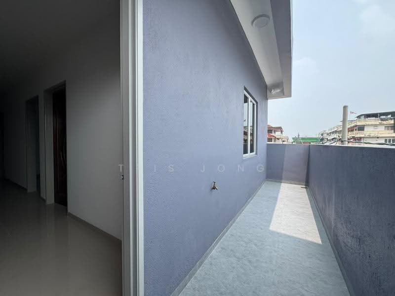 Bungalow House for Rent in Selayang Baru (Selayang) - Tris Jong - Balcony - PropertyGuru.com.my