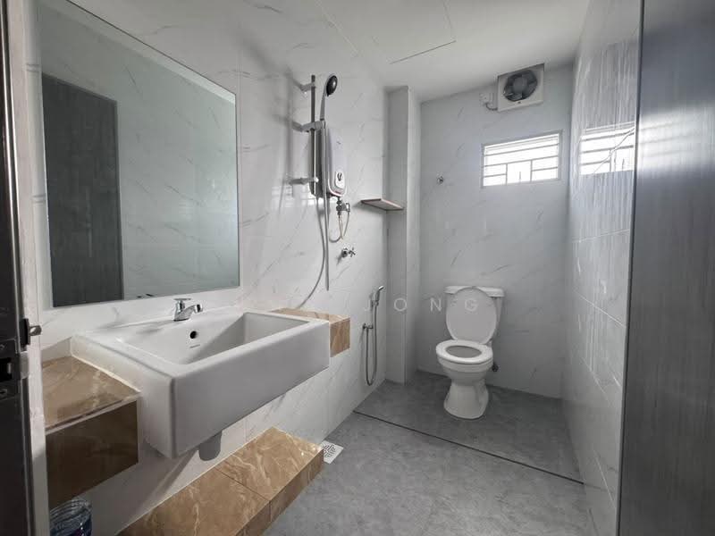 Bungalow House for Rent in Selayang Baru (Selayang) - Tris Jong - Bathroom - PropertyGuru.com.my