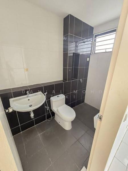 Rumah Teres 2-Tingkat untuk Disewa di Setia Alam (Selangor) - Danial Mohd Zaki - Bathroom - PropertyGuru.com.my