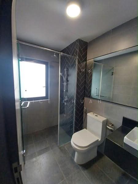 Kediaman Servis untuk Disewa di V Residence 2 @ Sunway Velocity - Ice Chuah - Bathroom - PropertyGuru.com.my
