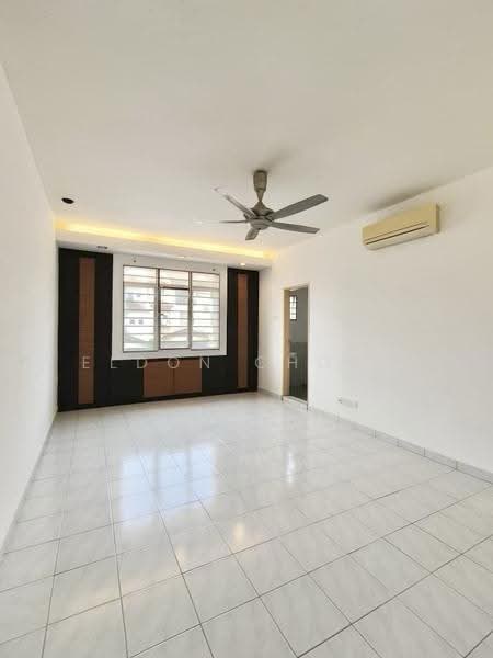 Rumah Teres 2.5-Tingkat untuk Dijual di Taman Bukit Serdang (Seri Kembangan) - Eldon Chong - Living Room - PropertyGuru.com.my