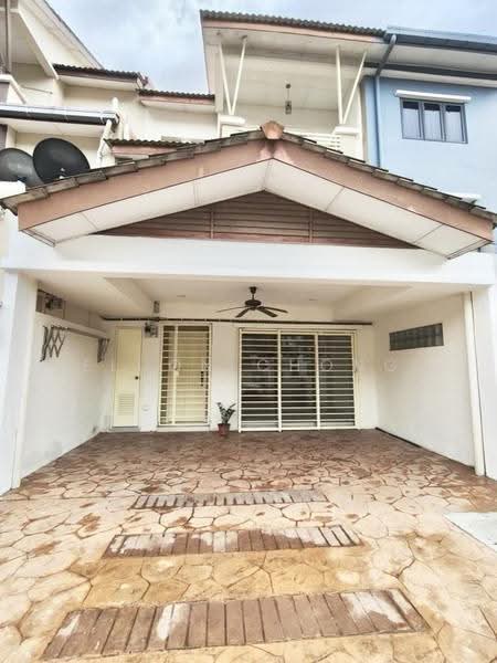 Rumah Teres 2.5-Tingkat untuk Dijual di Taman Bukit Serdang (Seri Kembangan) - Eldon Chong - Car Park - PropertyGuru.com.my