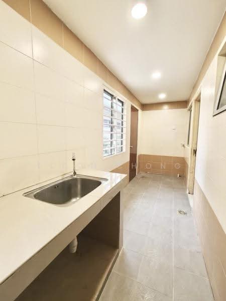 Rumah Teres 2.5-Tingkat untuk Dijual di Taman Bukit Serdang (Seri Kembangan) - Eldon Chong - Kitchen - PropertyGuru.com.my