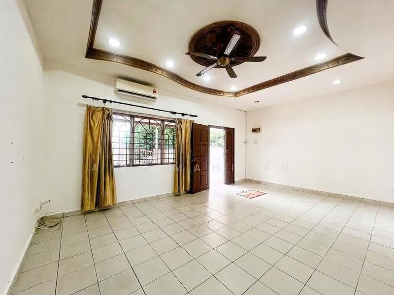 Rumah Teres 2-Tingkat untuk Dijual di Taman Pinggiran Saujana (Kajang) - Aimi Mahirah - Living Room - PropertyGuru.com.my