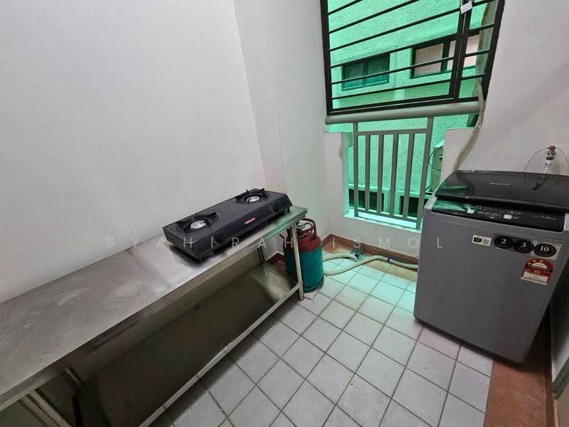 Kondominium untuk Disewa di Pelangi Utama - Syahirah Ismol - Balcony - PropertyGuru.com.my