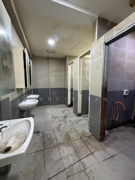 Kilang untuk Dijual di Eco Business Park 1 (Johor Bahru) - Kenneth Tan - Bathroom - PropertyGuru.com.my