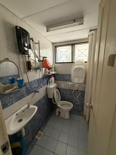 Apartment for Sale at Pelangi Apartment - Ken Cheah - Bathroom - PropertyGuru.com.my