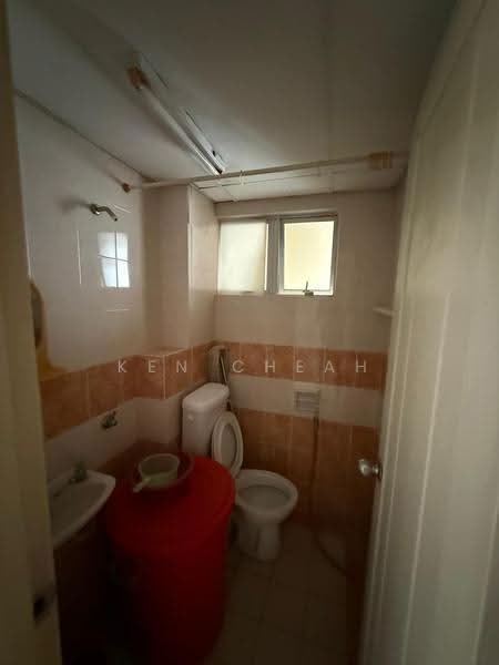 Apartment for Sale at Pelangi Apartment - Ken Cheah - Bathroom - PropertyGuru.com.my