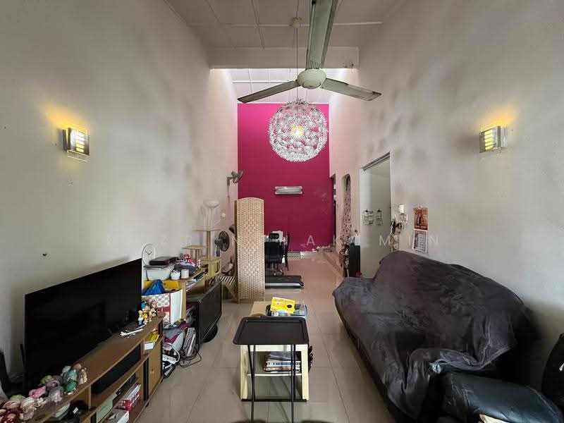 2-storey Terraced House for Sale in SS4 (Petaling Jaya) - Nazrin Hakimin - Living Room - PropertyGuru.com.my