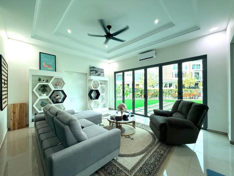 2.5-storey Terraced House for Sale in Puchong (Selangor) - HADZRIN YUSOF - Living Room - PropertyGuru.com.my