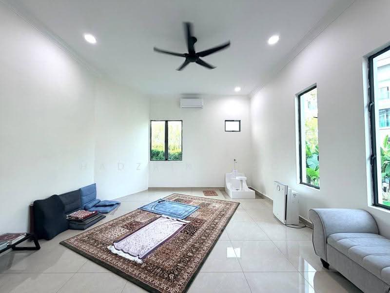2.5-storey Terraced House for Sale in Puchong (Selangor) - HADZRIN YUSOF - Living Room - PropertyGuru.com.my