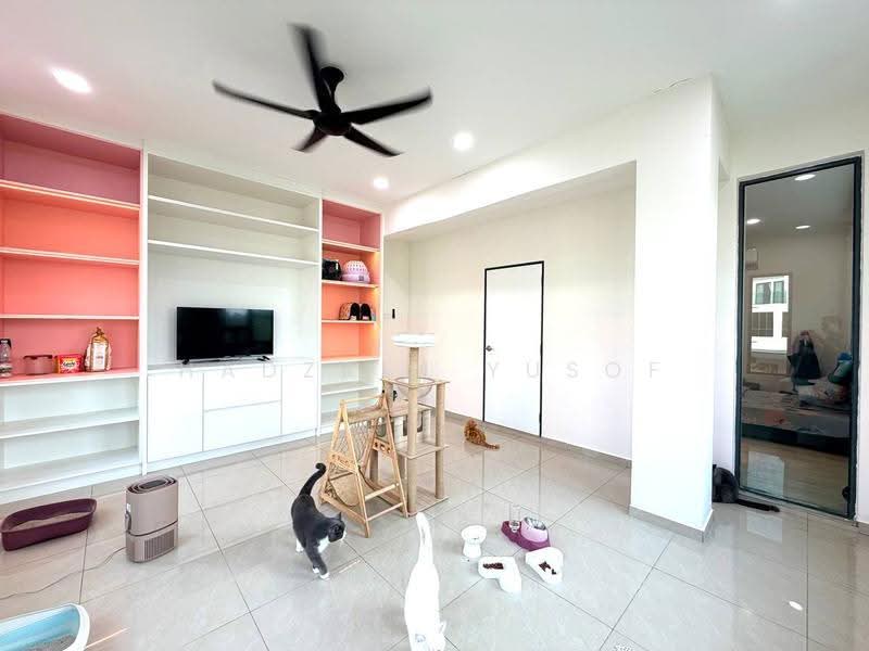 2.5-storey Terraced House for Sale in Puchong (Selangor) - HADZRIN YUSOF - Living Room - PropertyGuru.com.my