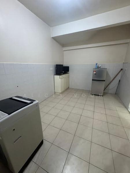 Rumah Teres 2-Tingkat untuk Disewa di Bandar Baru Permas Jaya (Permas Jaya) - Alicia Voon - Kitchen - PropertyGuru.com.my