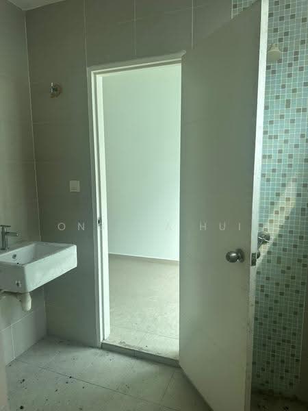 2-storey Terraced House for Sale in Bandar Sri Sendayan (Bandar Sri Sendayan) - Ong Jia Hui - Bathroom - PropertyGuru.com.my