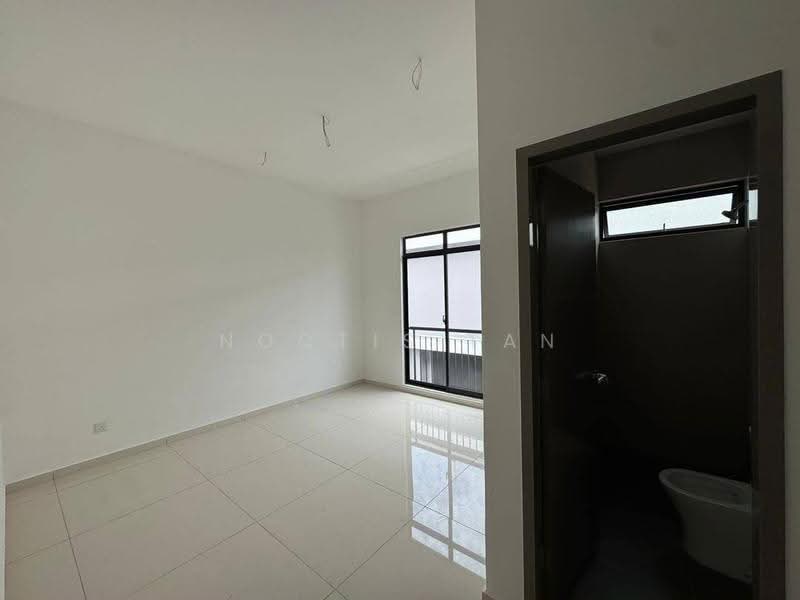 Rumah Kluster untuk Dijual di Austin Crest (Johor Bahru) - Noctis Tan - Bathroom - PropertyGuru.com.my