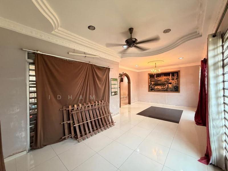 Rumah Banglo untuk Dijual di Perkampungan Sungai Isap Jaya (Kuantan) - Idham Che'Ali - Living Room - PropertyGuru.com.my