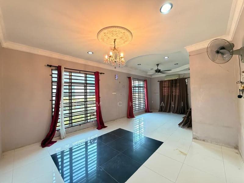 Rumah Banglo untuk Dijual di Perkampungan Sungai Isap Jaya (Kuantan) - Idham Che'Ali - Living Room - PropertyGuru.com.my