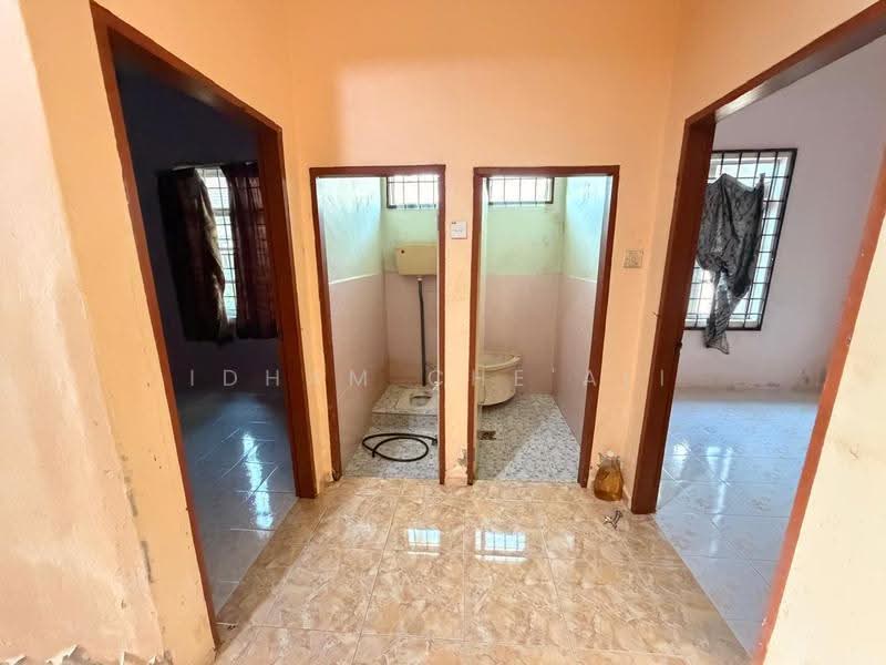 Rumah Banglo untuk Dijual di Perkampungan Sungai Isap Jaya (Kuantan) - Idham Che'Ali - Bathroom - PropertyGuru.com.my