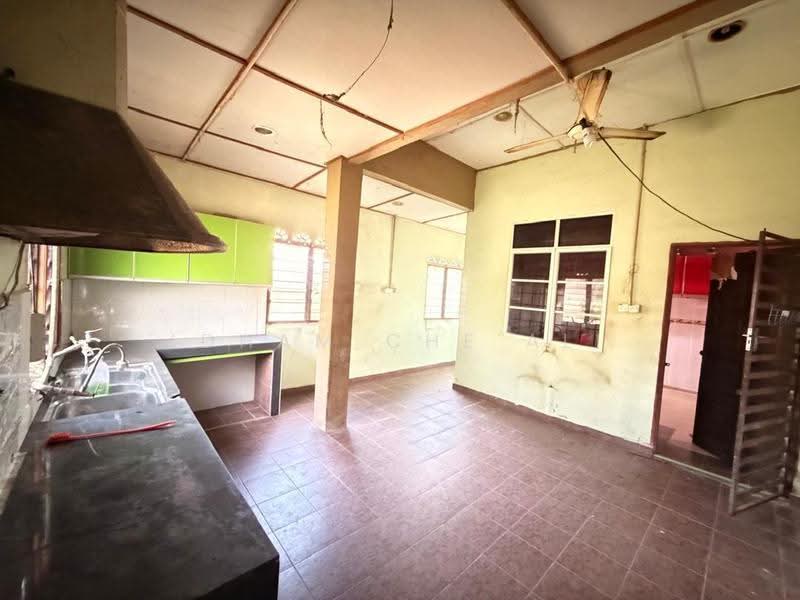 Rumah Banglo untuk Dijual di Perkampungan Sungai Isap Jaya (Kuantan) - Idham Che'Ali - Kitchen - PropertyGuru.com.my