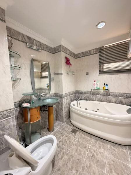Kondominium untuk Disewa di Bayshore Condominium - Celine Teah - Bathroom - PropertyGuru.com.my